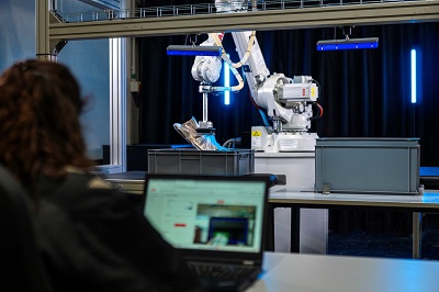 ABB, Robotikte Görsel Yapay Zekâ kullanımıyla robotların kullanımına hız kazandırıyor