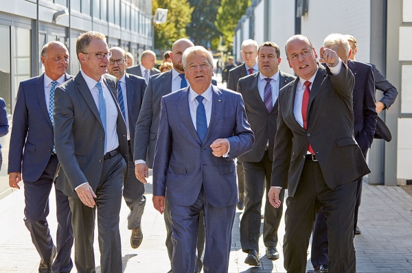 Federal Başkan Phoenix Contact'ı Blomberg'te ziyaret etti